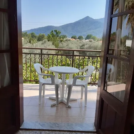 George * Chrisi Ammoudia